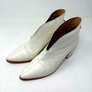 Kaanas Cream White Alligator Print Leather Boots – Size 6